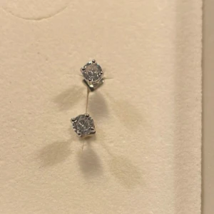 Örhänge - glassten - Helt nya oanvända örhängen.  