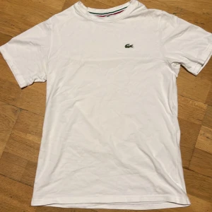 Lacost T-shirt  - Fint skick 