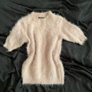 Stickad tröja  - Jätte söt puderrosa stickad tröja🫶🏻