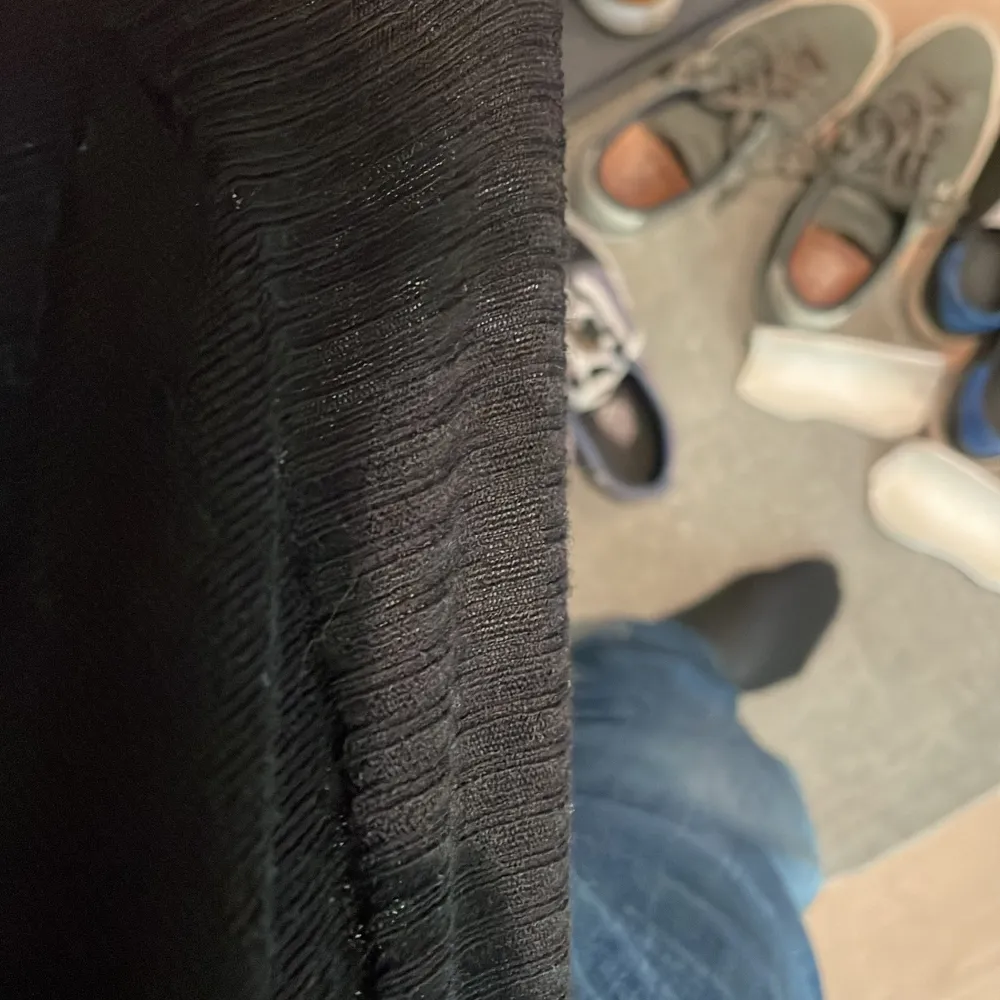Jag säljer min Zara Man tröja som har ett top skick, jag har knappt använt tröjan och den är som ny, tröjan säljer jag för att den börjar bli för liten ny pris på tröjan är runt 300kr så säljer den för 200kr. Neuletakit & Villapaidat.
