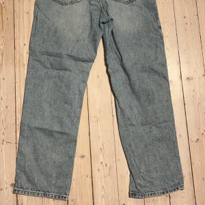 Grunt jeans - Säljer mina för små grunt jeans! Storlek är W27 Färgen är blå och skicket är 8/10 använda men fint skick ändå! Modellen är grunt hamon 