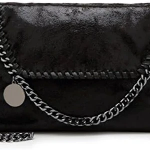 Jättefin svart väska! - Jättefin och trendig svart väska till salu, sparsamt använd och i mycket gott skick😊 skriv om frågor eller fler bilder