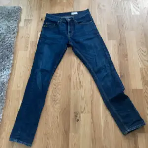 Säljer nu ett par tiger of sweden jeans i jättebra skick, de är i storlek 28/30 och modellen är pistolero en väldigt populär modell. Hör av dig vid minsta fundering