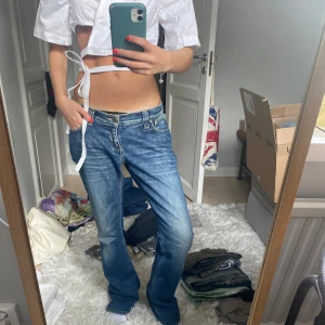Oversized jeans - Så coola jeans som tyvärr är för stora för mig. Perfekt passform och såå fin lite urtvättad färg😇