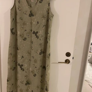 Klänning  - Klänning 