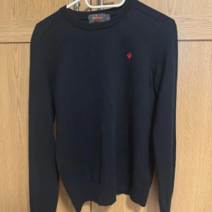 Morris sweatshirt - Morris sweatshirt i storlek s (liten i storlek). Sweatishirten är i merinoull och i riktigt bra skick! Bara att höra av sig vid frågor och funderingar 🤝