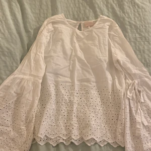 Vit fin tröja  - Fin tröja 