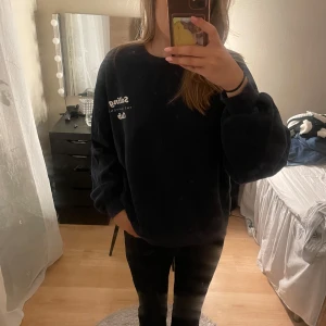 Hoodie - Skön hoodie från Gina!🤗 Storlek M, men kan användas som oversized i storlek S.💕
