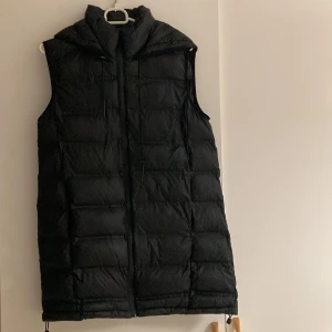 Väst - Väst med luva och fickor. Perfekt till hösten☺️