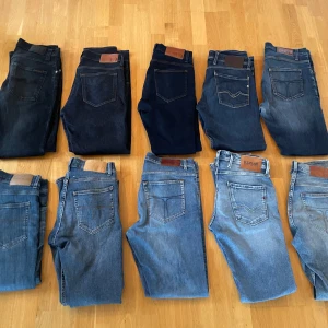 ⭐️Tiger Of Sweden Jeans 285kr/st⭐️ Finns i min profil - Hej allihopa!  SweStil här, nu släpper vi äntligen lite olika jeans modeller från Tiger of Sweden, Replay och Nudie! Håll utkik i vår profil för fler annonser till schyssta priser! // SS 🔥👖
