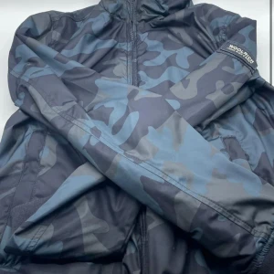 Woolrich - Säljer den här woolrich vindjackan då den har blivit för liten. Den är ej jätta använd 7/10 Priset är ej fast