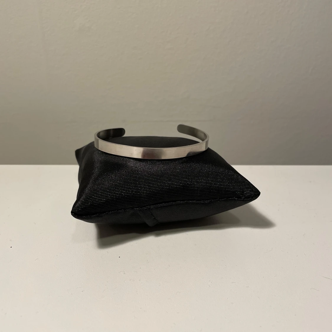 Elegant silverfärgat armband