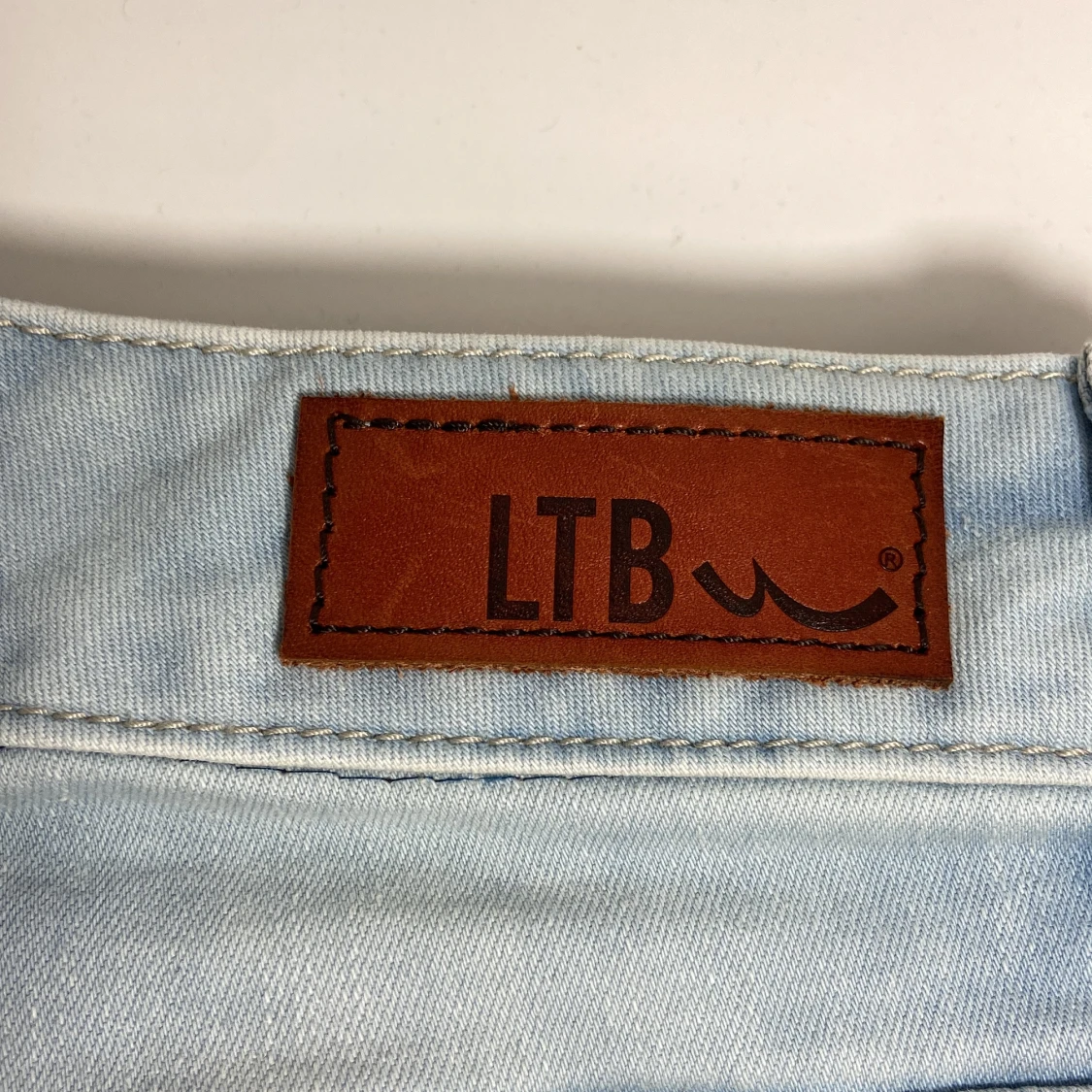 Ljusblå bootcut jeans från LTB - 91