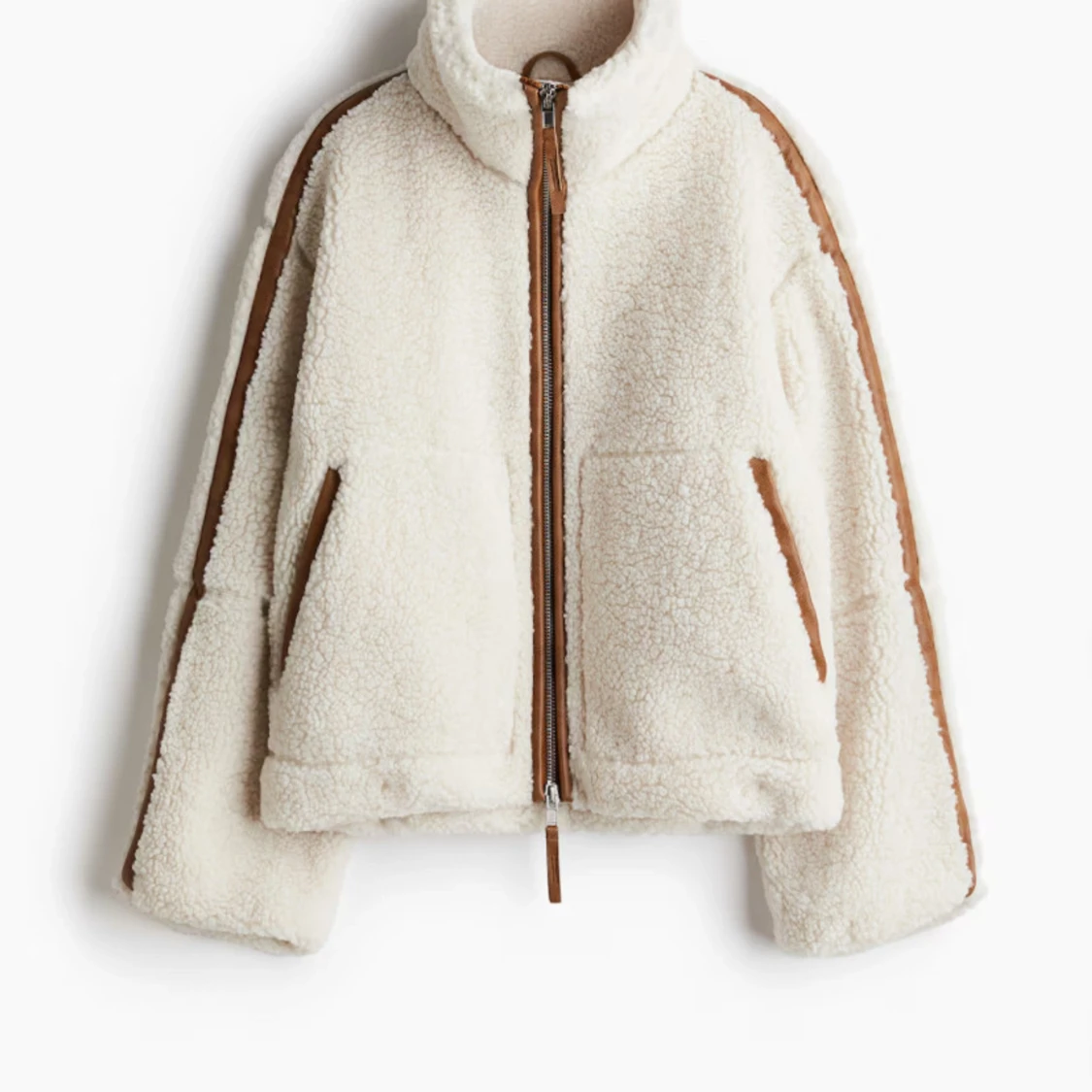 Vit teddyjacka med bruna detaljer HM