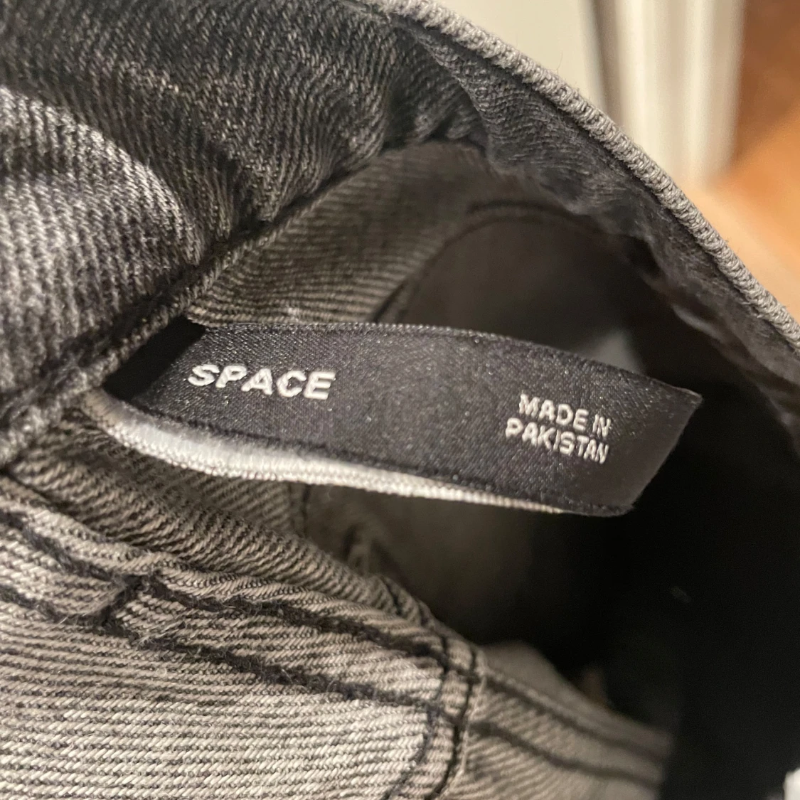 Grå jeans från Weekday - 92