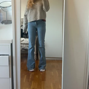 Zara jeans  - Jeans från zara i nyskick, använda ett fåtal gånger 