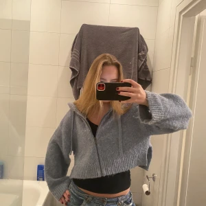 Stickad zip up hoodie - Jättefin stickad zip up hoodie!! 