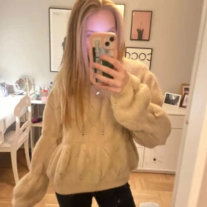 Beige/rosa stickad tröja💗 - Super snygg stickad tröja från & other stories💗