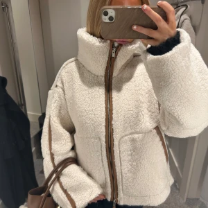 Slut såld teddyjacka  - Slut såld teddyjacka med prislappen kvar !!!🩷🩷