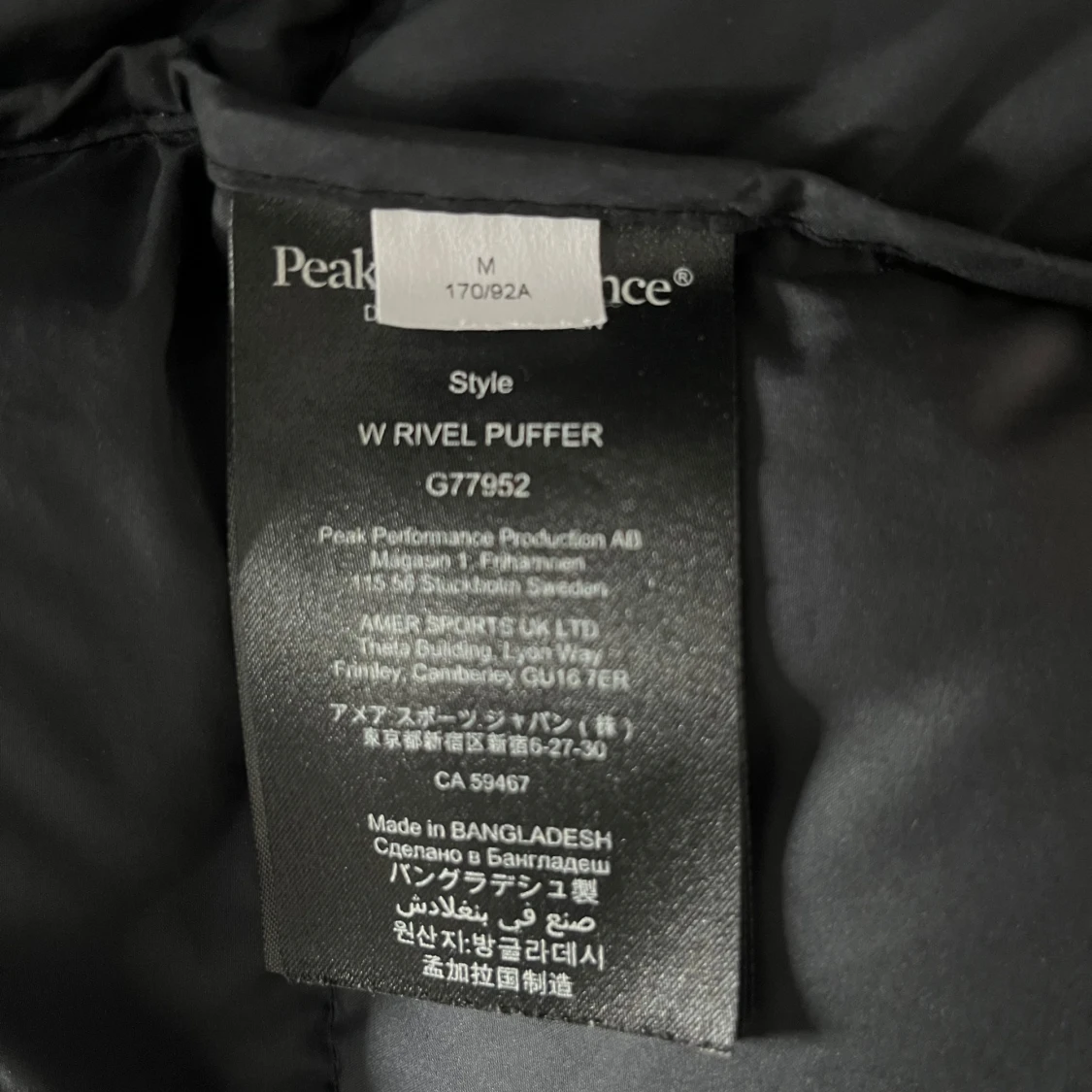 Svart pufferjacka från Peak Performance - 92