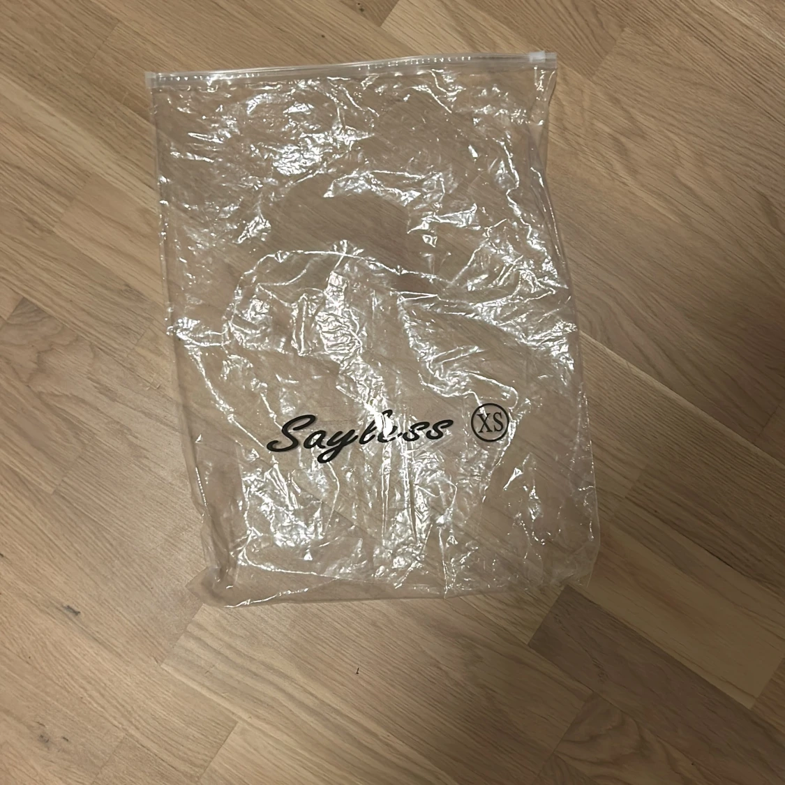 Grå kashemere hoodie från Sayless - 90