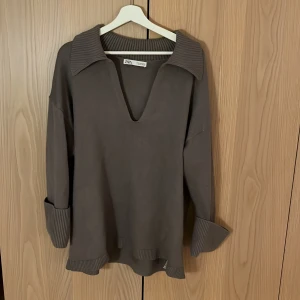 Stickad tröja - Super bra skick. Mysig och oversized.