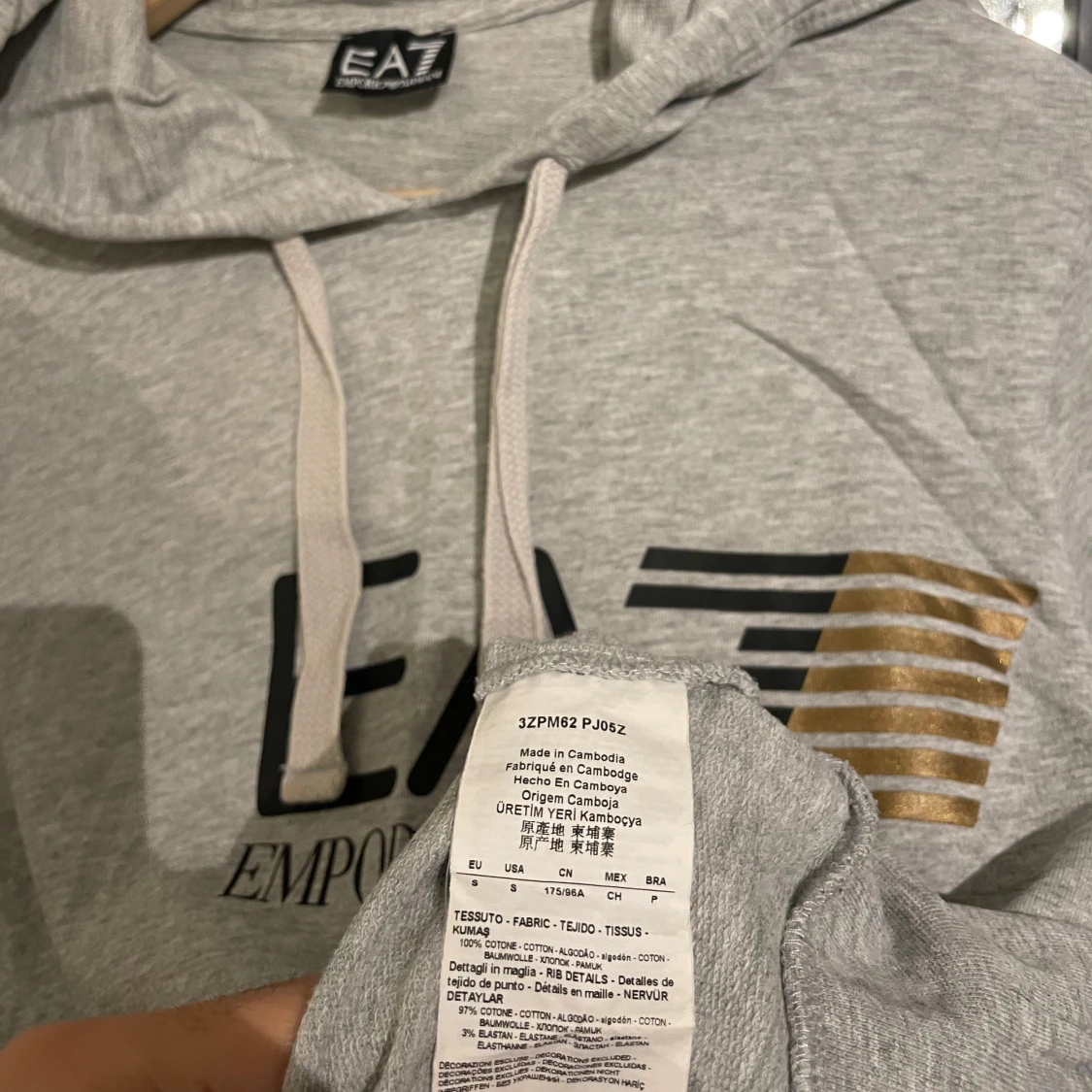 Grå hoodie från Emporio Armani - 90