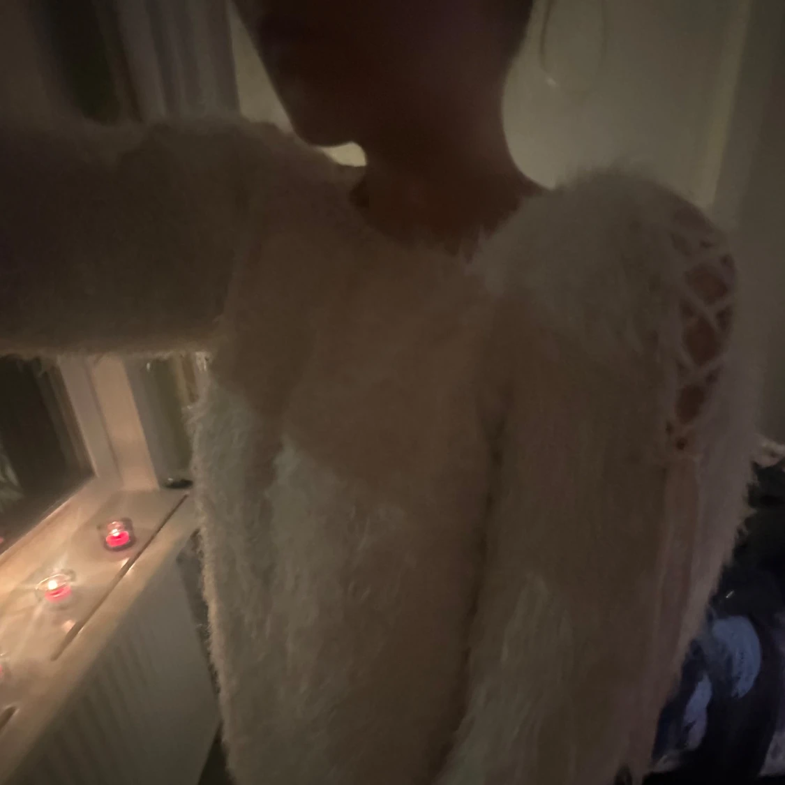 Vit fluffig tröja med snörning - 90