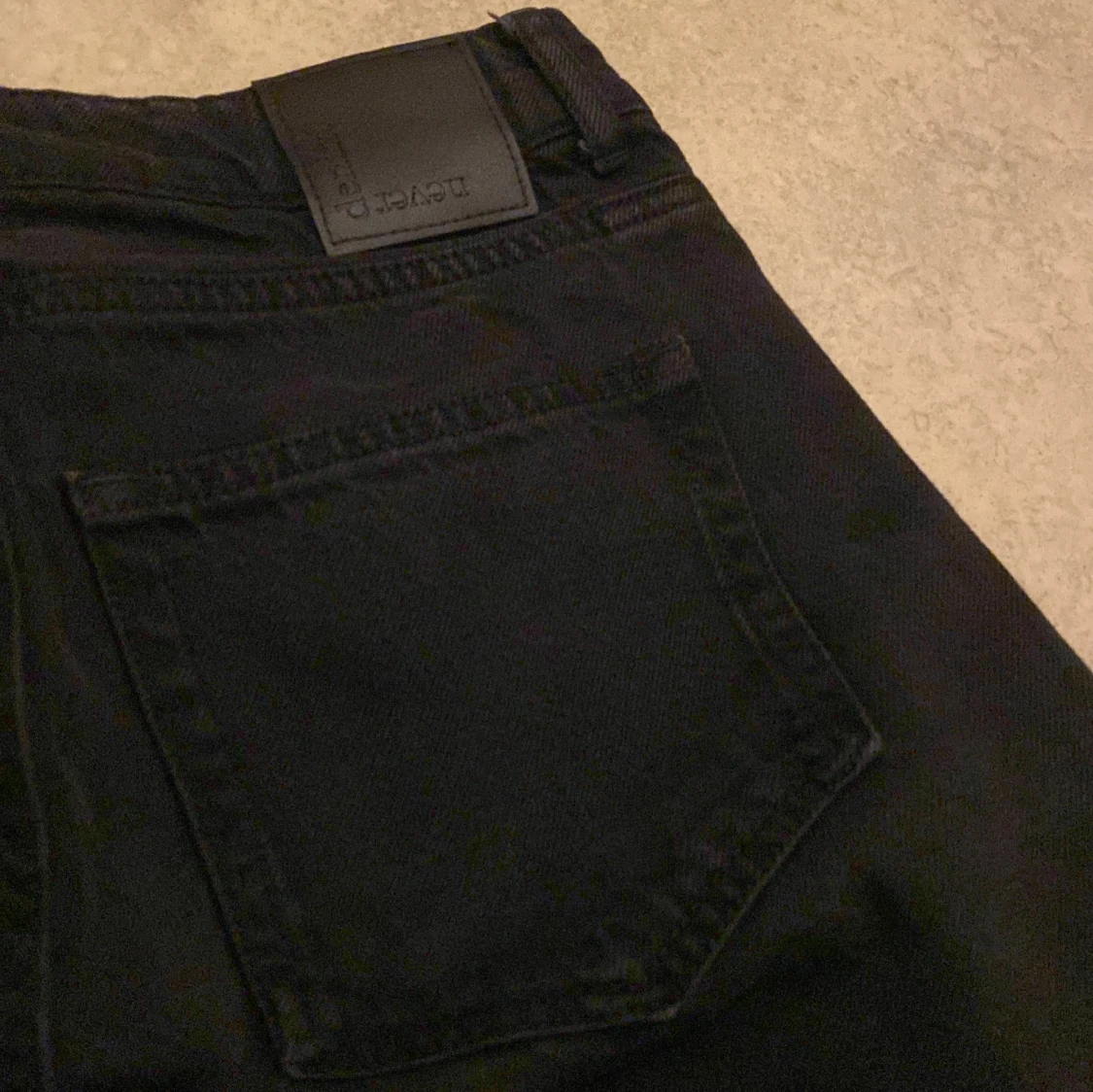 Svarta jeans från Never Denim - 93