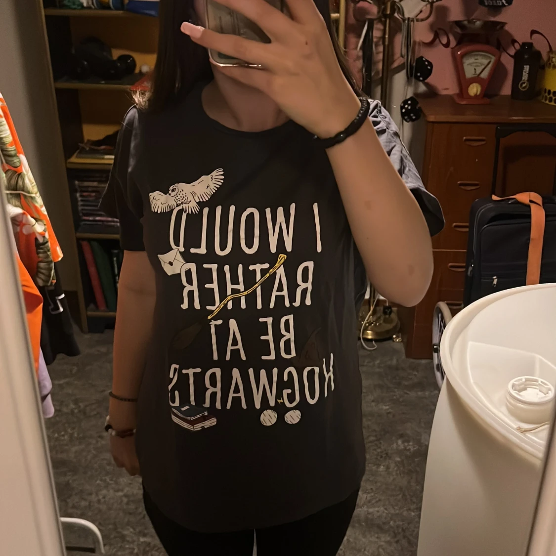 Svart t-shirt med Hogwarts-tryck - 90