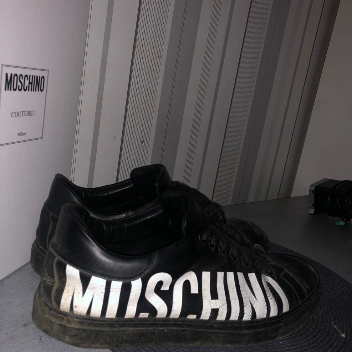 Svarta sneakers från Moschino - 90