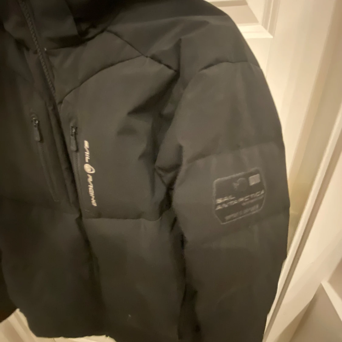 Svart pufferjacka från Sail Racing - 91