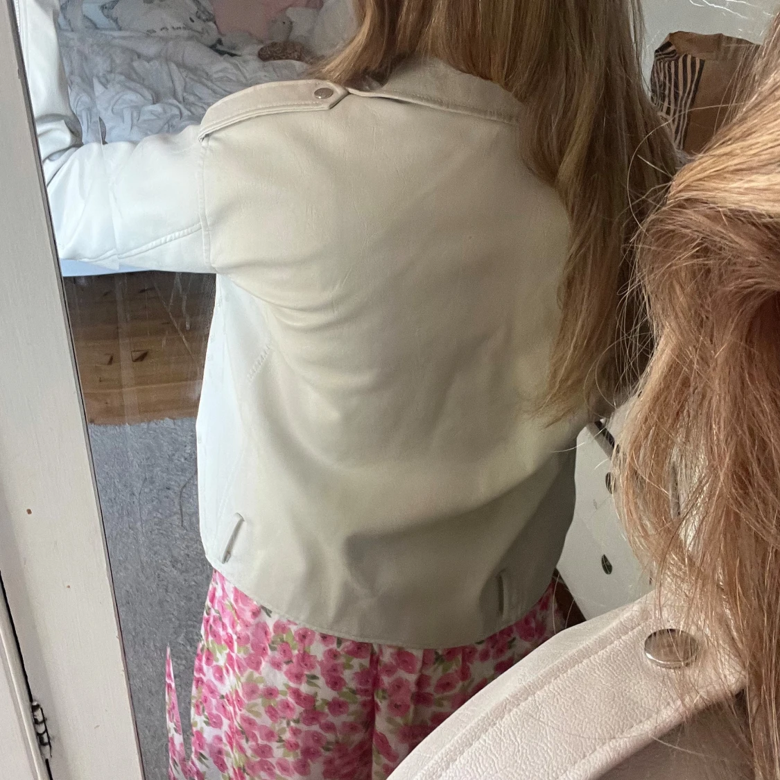 Beige skinnjacka med dragkedja - 92