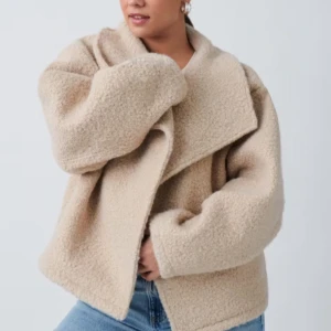 Teddy jacka - Jätte härlig och gosig Teddy jacka från Gina tricot, säljer eftersom att jag själv tröttnat lite på den💖💖