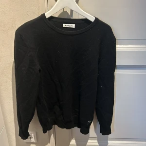 Replay tröja  - Halloj! Nu finns en svart stickad tröja från Replay i storlek S 