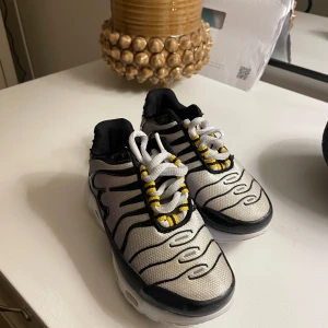 Barnskor - Barnskor säljes. Storlek 28.