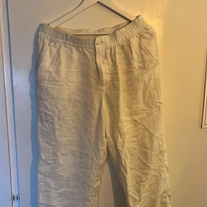 Linne byxor - Strorlek M och passform LOOSE , märket är jack and jones 