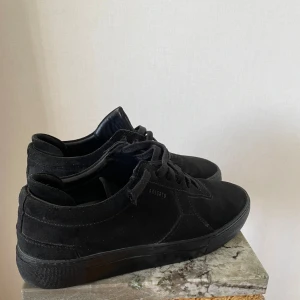 Svarta arigato 42 - Skorna är i storlek 42 och är i bra skick har inte använt mycket alls 