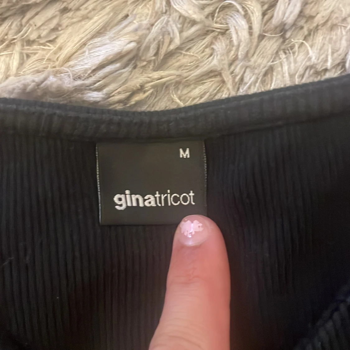 Svart långärmad topp från Gina Tricot - 24