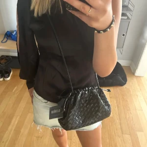 Väska - Sååå snygg väska med lapp kvar!!! Perfekt nu till hösten 🔥❤️