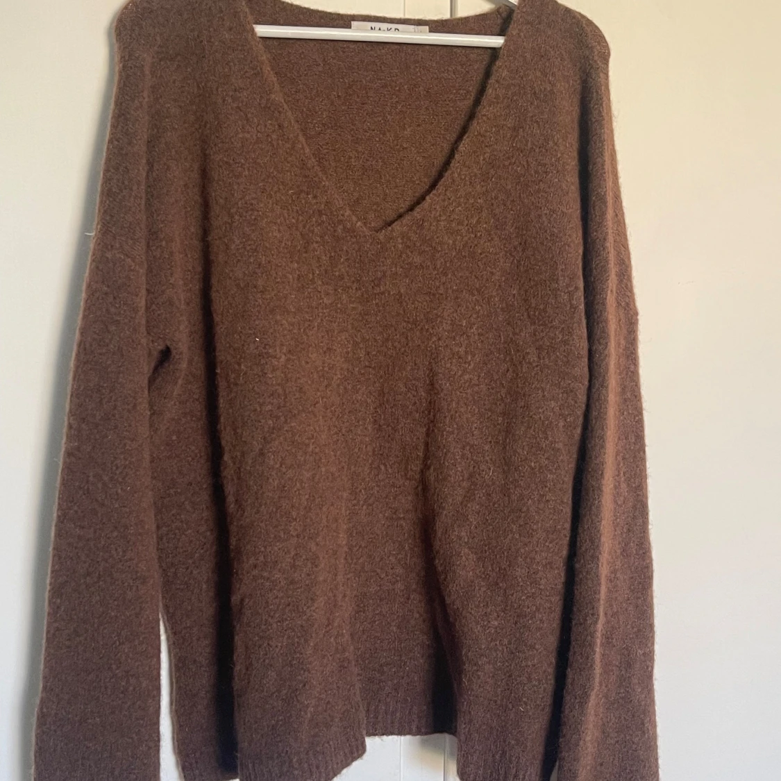 Brun stickad tröja från NA-KD