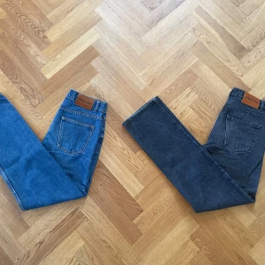Monten Jeans 2st - Säljer dessa två par monten jeans! Om ni är intresserade i endast ett år hör av er, det går att lösa! De bägge paren är knappt använda och i bra skick!(priset är för bägge jeans)