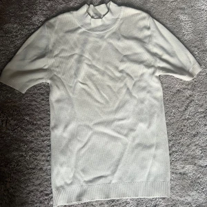Topp - Fin ljusbeige topp som jag användt typ 2 gånger, som ny💞