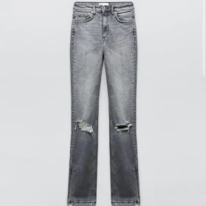 Zara jeans - Zara slit jeans i storlek 34.  Använda vid ett tillfälle, som nya! Nypris 400kr. 🩷