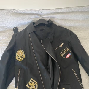 Balmain jacka - Säljer min jacka då jag inte använder det längre. Storlek M