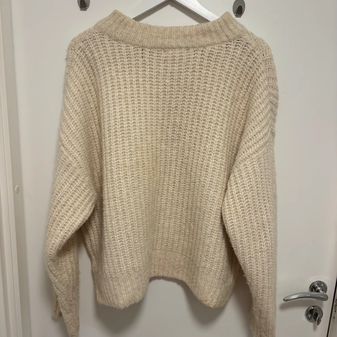 Beige stickad tröja