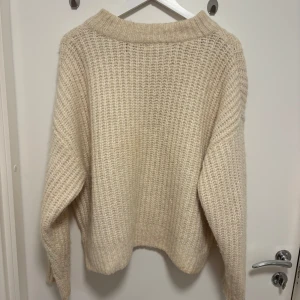 Beige stickad tröja - Beige stickad tröja