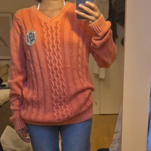 Stickad tröja/knitwear - Har en liten defekt, titta på bild 3