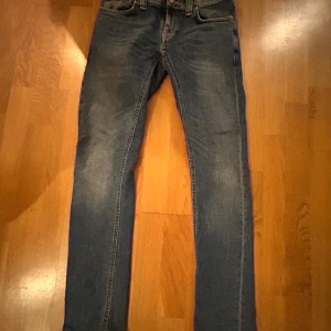 Nudie jeans - Fina Nudie jeans till salu! Inga fläckar eller hål! Ny pris ca 1600kr Storlek W26 L34