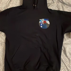 Ifk hoodie - Säljer den för jag beställde fel storlek men den är använd 1 gång! Hör av er vid funderingar, nypris 600